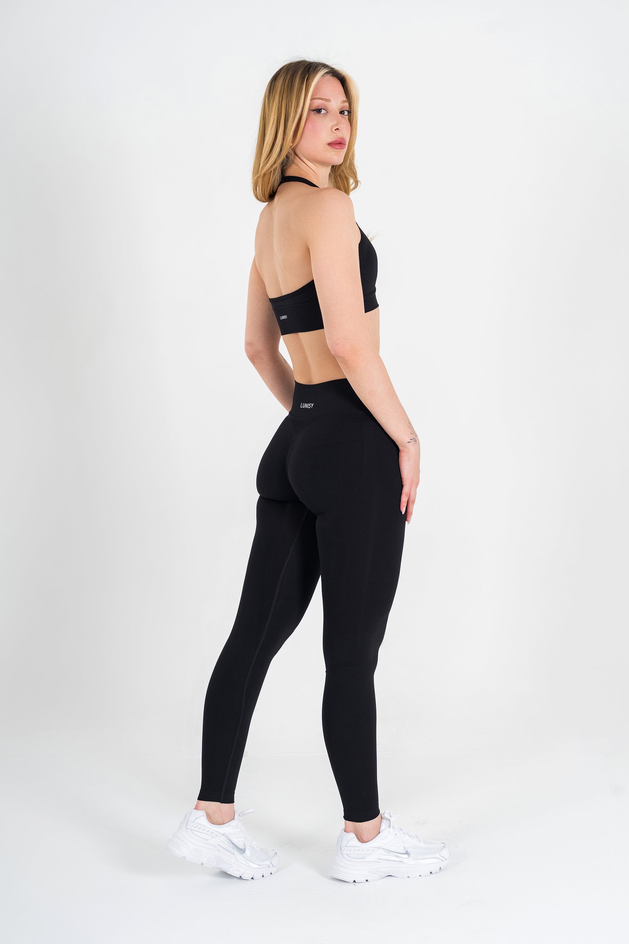 AURA TAYT | BLACK