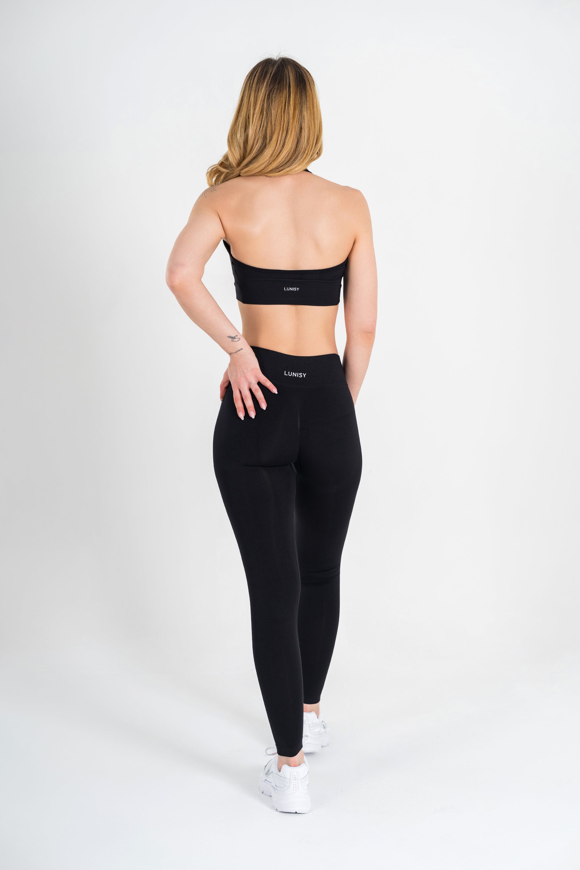 AURA TAYT | BLACK