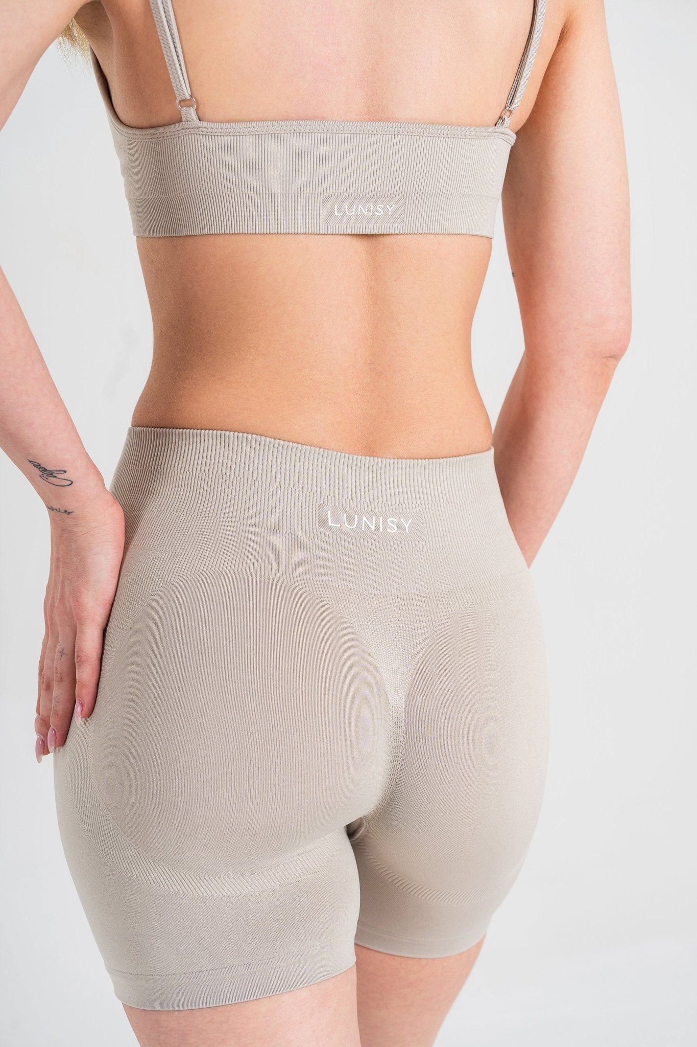 ICON ŞORT | DOVE Spor ve Günlük Kombin - LUNISY